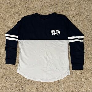 Juniors/Women’s Long Sleeve Top - New York City. Size M.